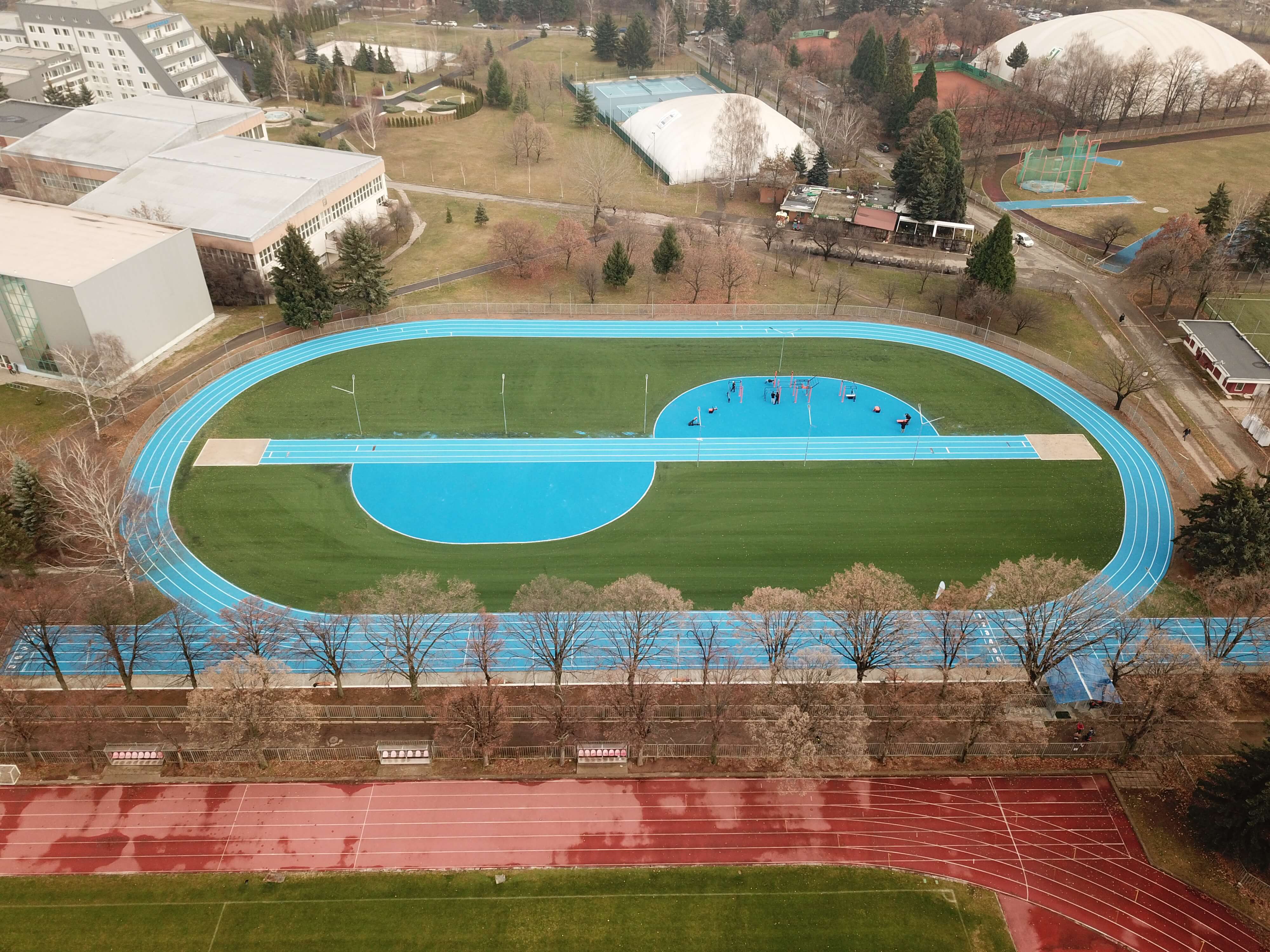 izgradena-lekoatleticheska-pista-v-nsa-1.JPG